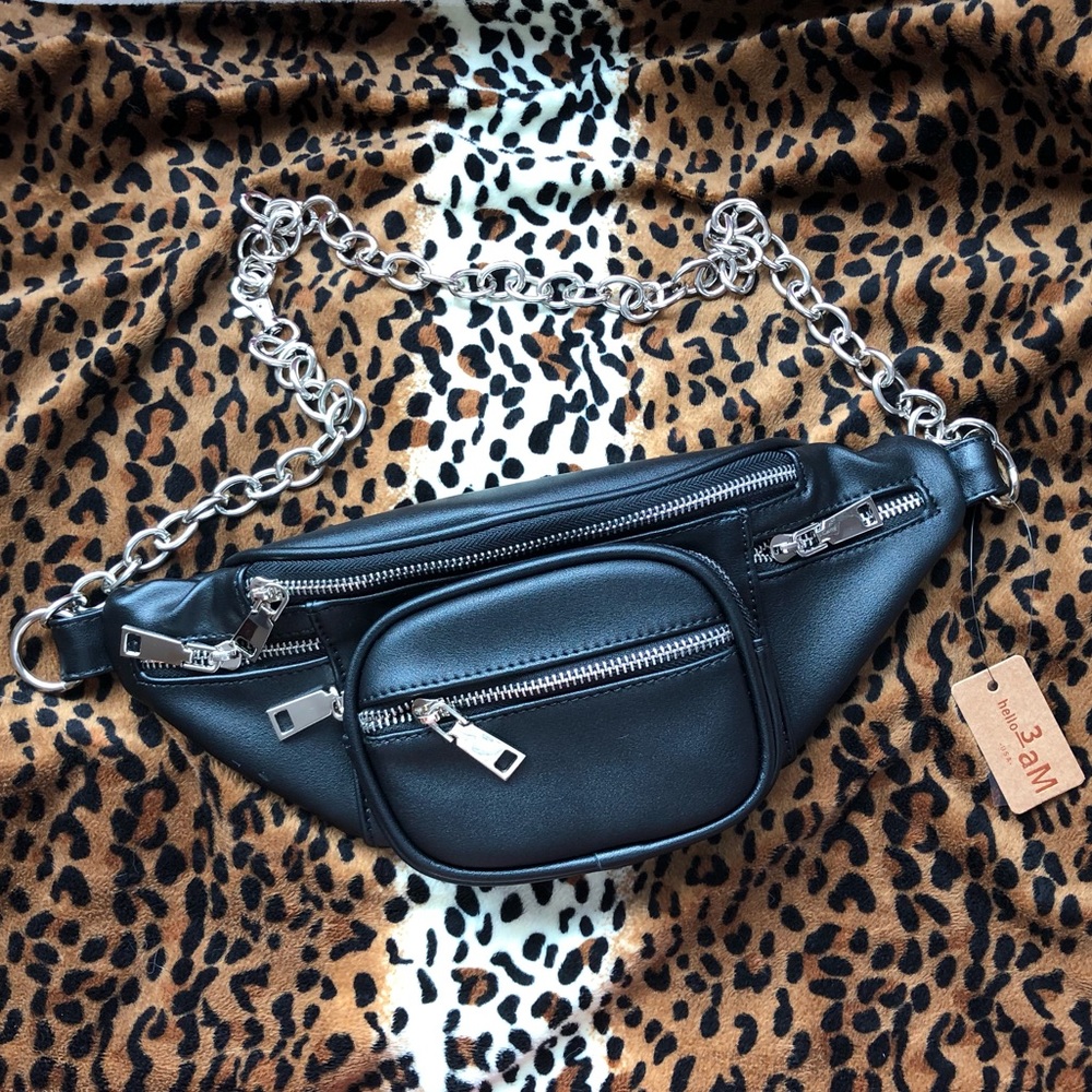 LEATHER FANNY PACK WITH CHAIN 🔗